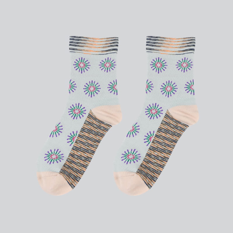 Calcetines bonitos con estampado de flores y dibujos animados para mujer, calcetines de algodón con estampado artístico, creativos y coloridos con personalidad, calcetines de otoño e invierno