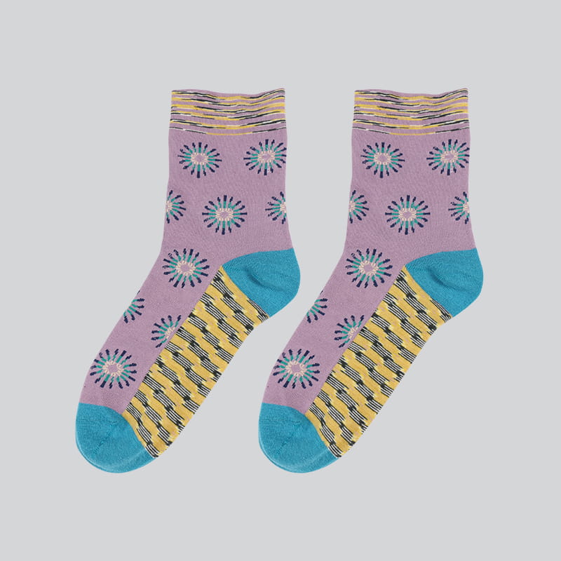 Calcetines bonitos con estampado de flores y dibujos animados para mujer, calcetines de algodón con estampado artístico, creativos y coloridos con personalidad, calcetines de otoño e invierno