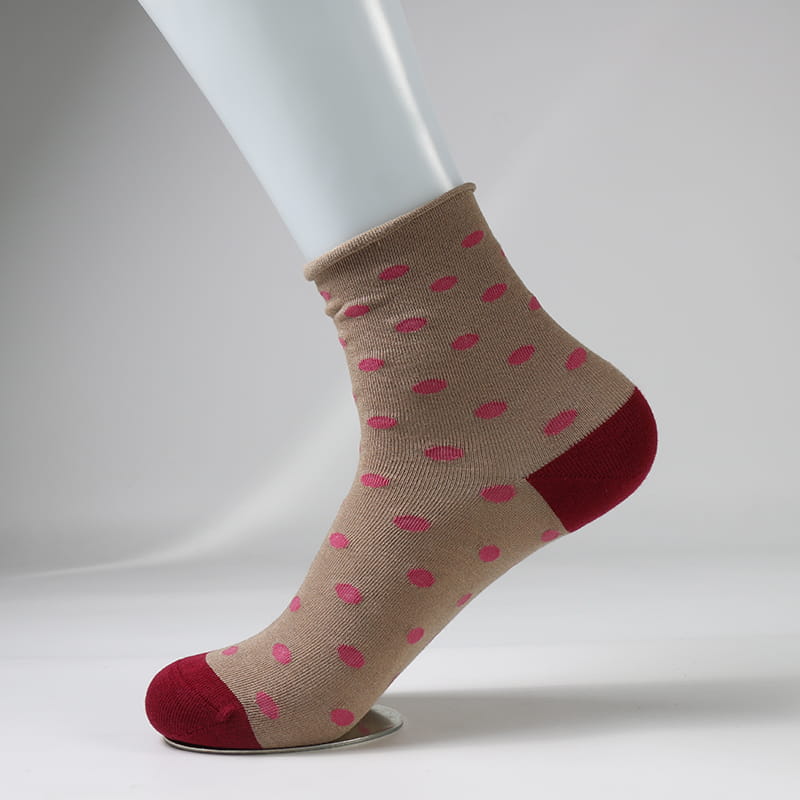 Calcetines de señora súper suaves de jacquard de seda hilada con puntos de moda