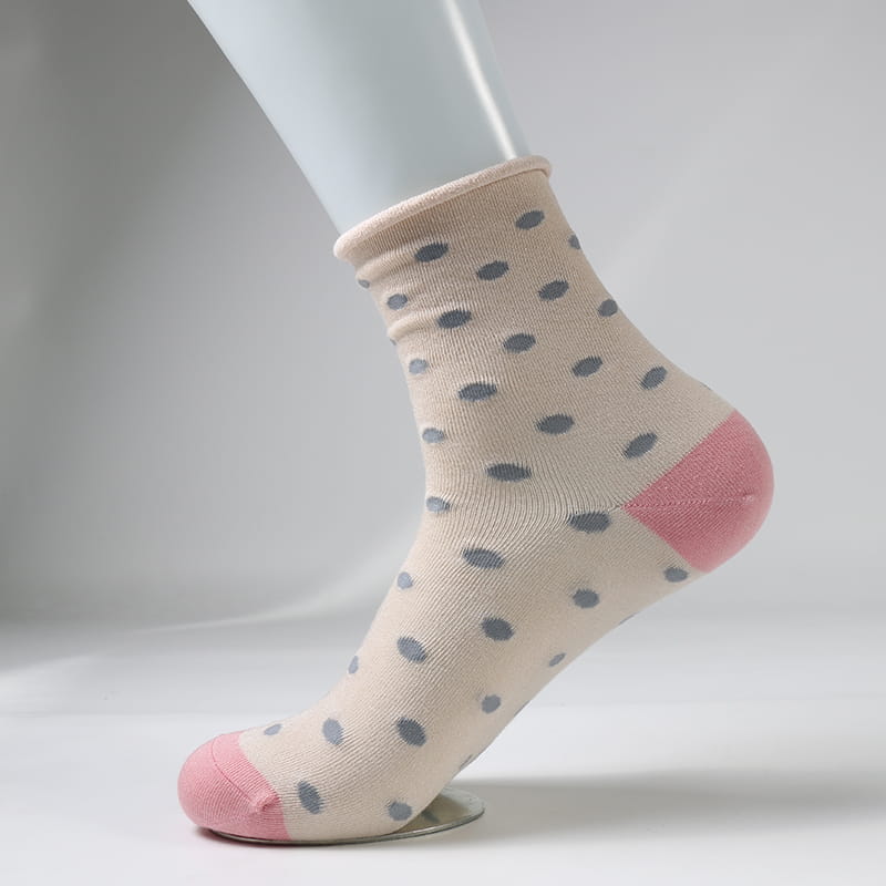 Calcetines de señora súper suaves de jacquard de seda hilada con puntos de moda