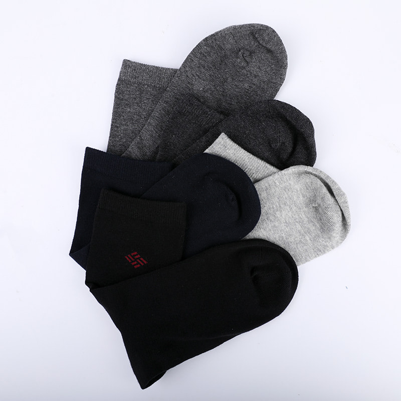 Calcetines de algodón peinado envueltos en amoníaco 98% hilo de algodón pequeño jacquard cosidos a mano calcetines de otoño e invierno para hombres WSD2581