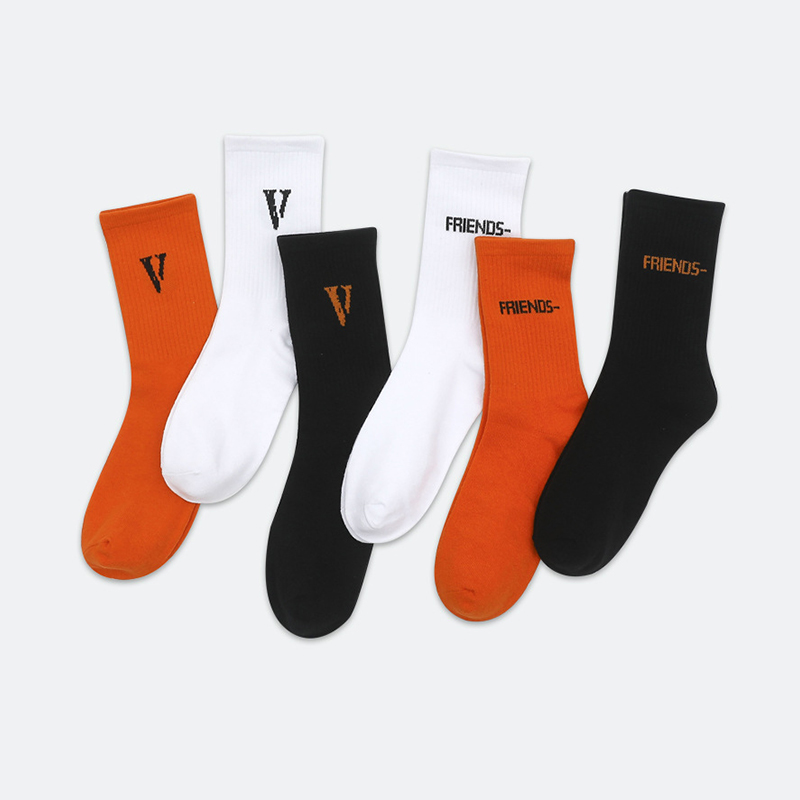 Calcetines deportivos de algodón personalizados para hombre, calcetín informal de punto Jacquard con letras de diseño de Golf y baloncesto a la moda, venta al por mayor