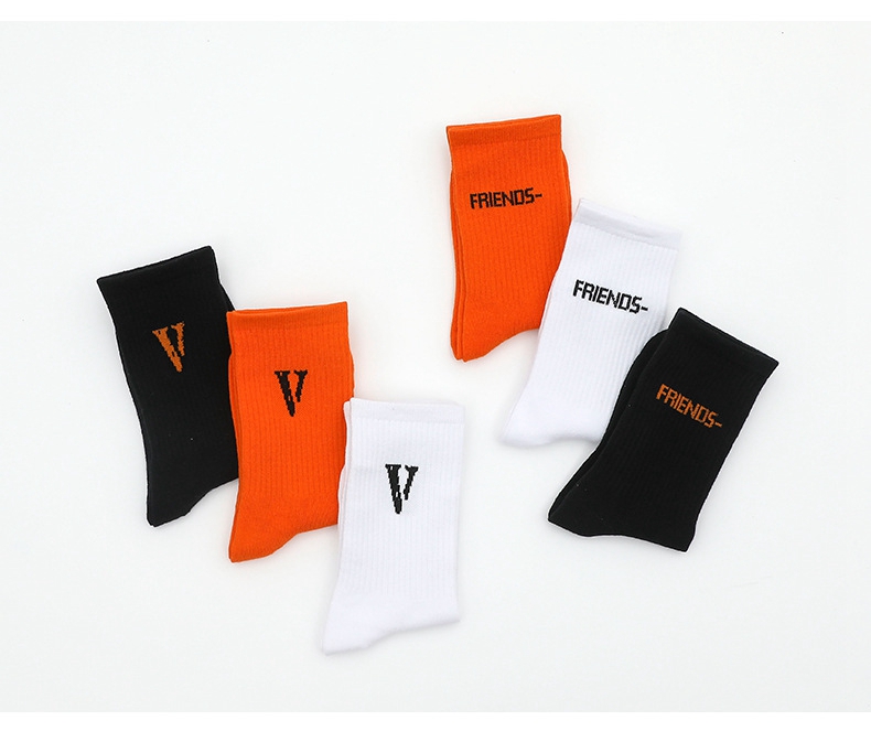 Calcetines deportivos de algodón personalizados para hombre, calcetín informal de punto Jacquard con letras de diseño de Golf y baloncesto a la moda, venta al por mayor