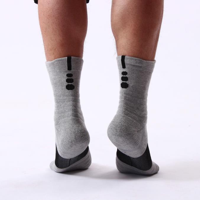 Calcetines personalizados deportivos de diseñador para hombre con estampado de logotipo de compresión para mujer bordado con agarre de moda unisex