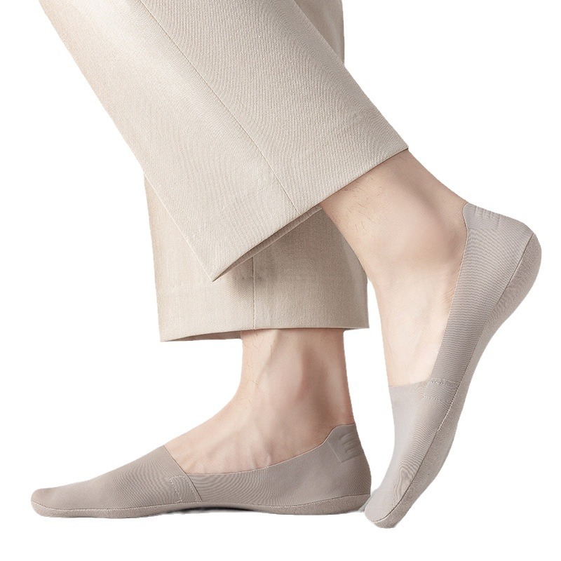 Calcetines gruesos muy resistentes versus calcetines invisibles: ¿cuál debería usar?